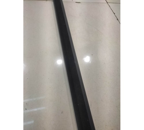 Уплотнитель стекла(передний правый внутренний)