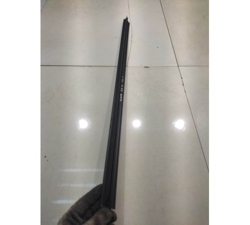 Уплотнитель стекла(передний правый внутренний)