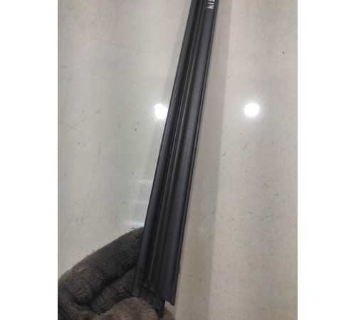 Уплотнитель стекла(передний правый внутренний)