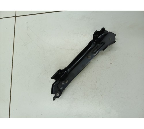 Кронштейн крепления передний правый