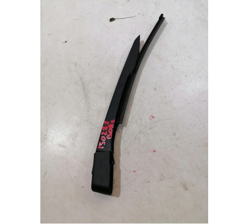 Поводок крышки багажника