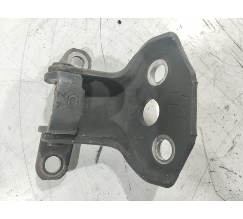 Петля двери(передняя левая нижняя)