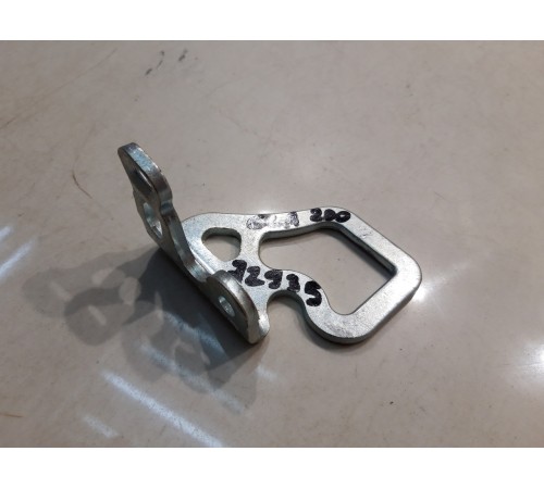 Крепеж спинки заднего сиденья