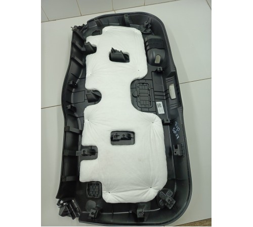 Обшивка крышки багажника