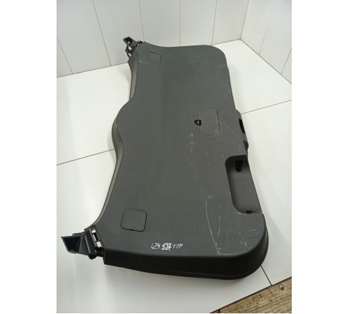 Обшивка крышки багажника