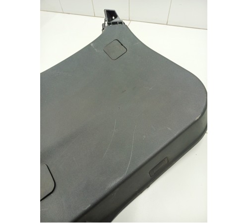 Обшивка крышки багажника