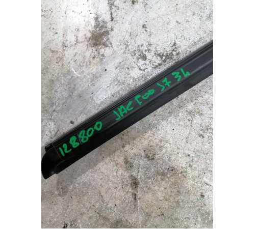 Уплотнитель стекла задний левый 