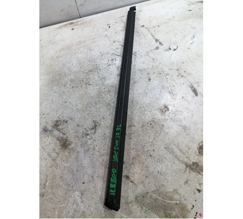 Уплотнитель стекла задний левый 