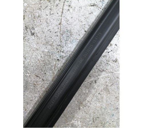 Уплотнитель стекла задний левый 