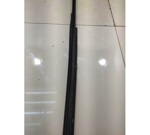 Уплотнитель стекла (задний, правый, внешний)