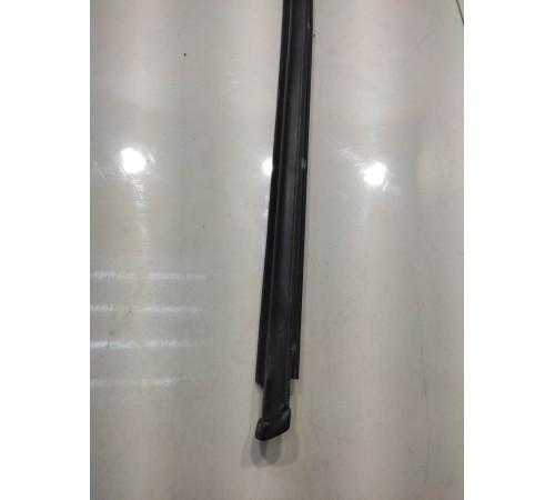 Уплотнитель стекла (задний, правый, внешний)