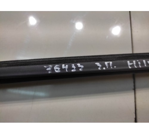 Уплотнитель стекла (задний, правый, внешний)