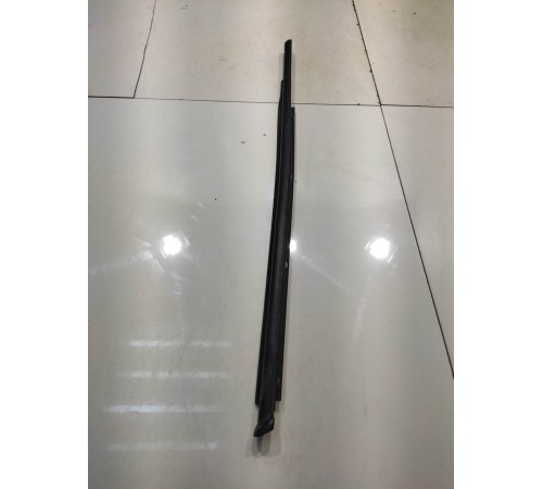 Уплотнитель стекла (задний, правый, внешний)