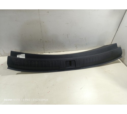 Накладка замка двери крышки багажника