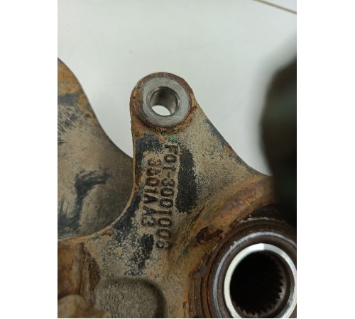 Кулак поворотный передний правый