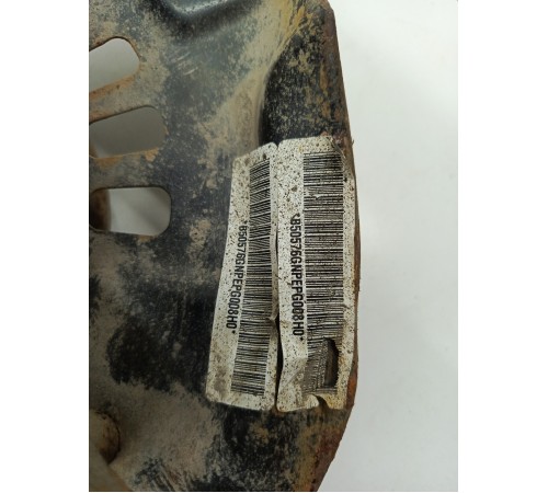 Кулак поворотный передний правый