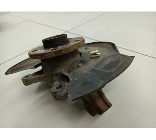 Кулак поворотный передний правый