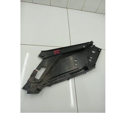 Накладка передней панели правая