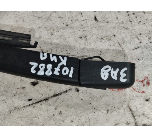 Поводок крышки багажника