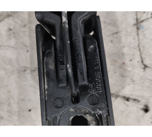 Поводок крышки багажника