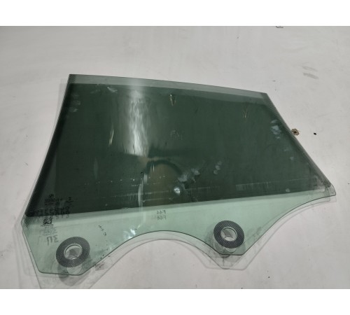 Стекло двери (заднее правое)