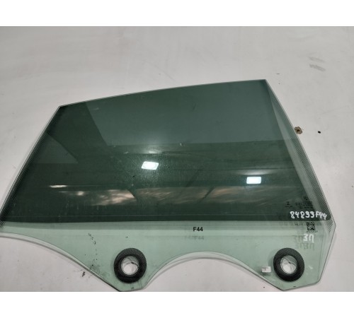 Стекло двери (заднее правое)