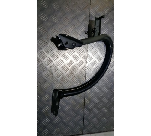 Петля крышки багажника задн. прав.