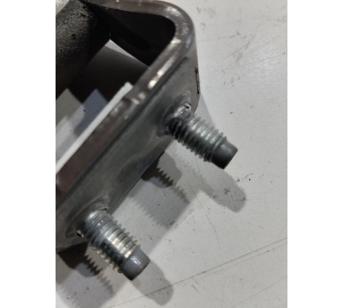 Петля крышки багажника(левая)