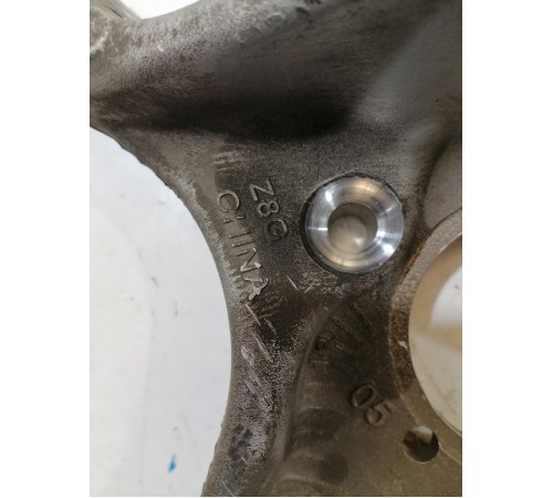 Кулак поворотный передний правый