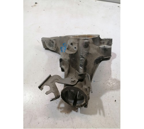 Кулак поворотный передний правый