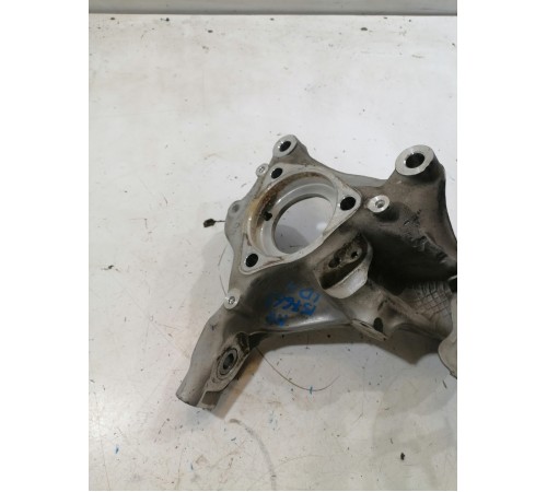 Кулак поворотный передний правый