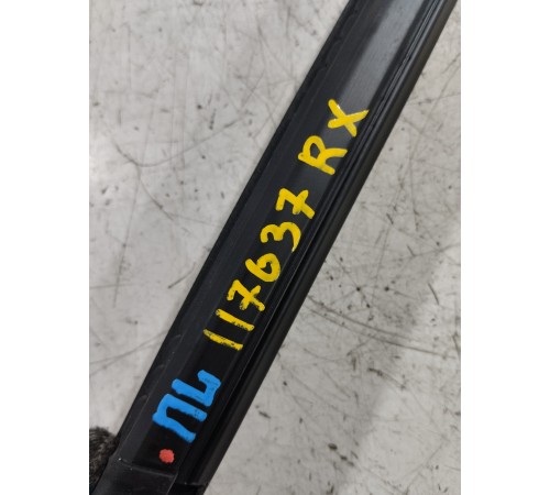 Уплотнитель стекла передний левый внутренний