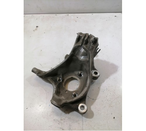 Кулак поворотный передний правый