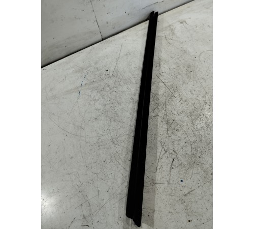 Уплотнитель стекла передний левый внутренний