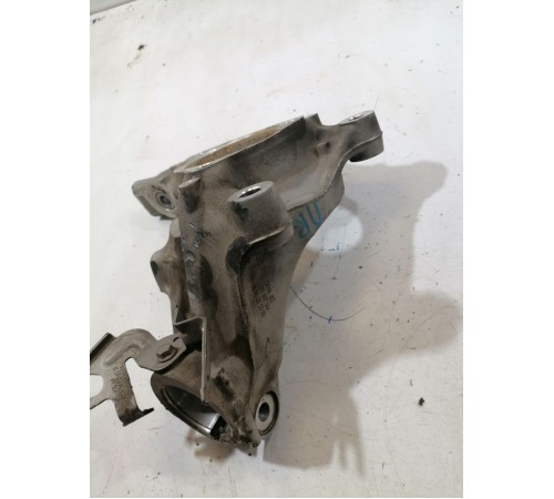 Кулак поворотный передний правый