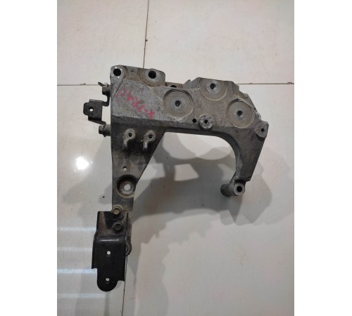 Кронштейн двигателя