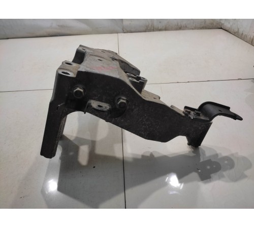 Кронштейн двигателя