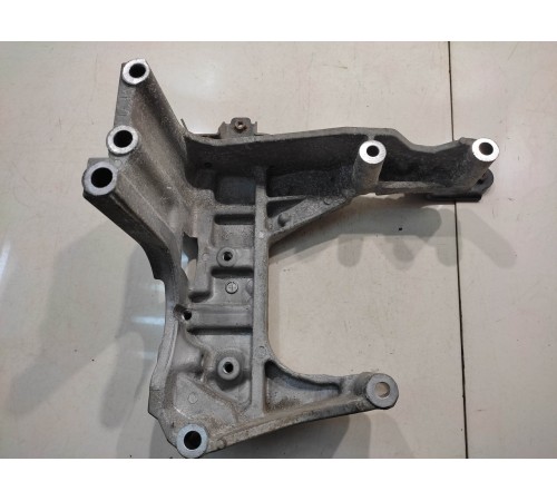 Кронштейн двигателя