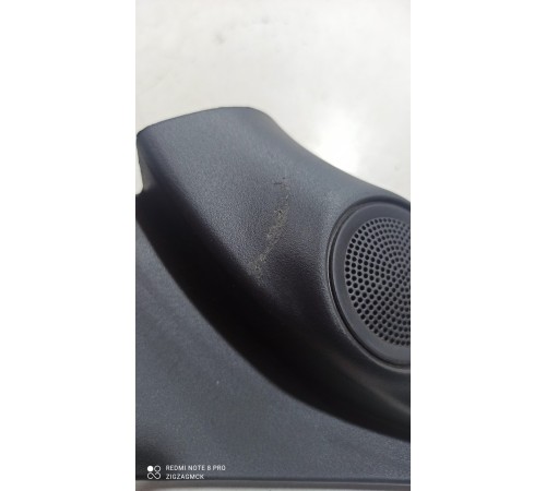 Уголок двери (передний левый внутренний)