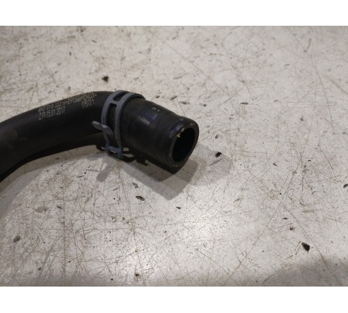 Патрубок системы охлаждения