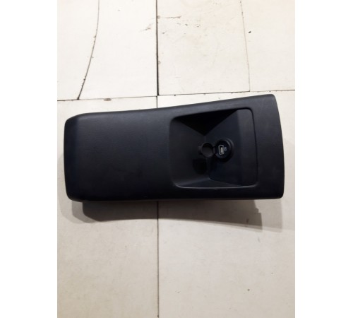 Накладка центральной консоли (задняя)