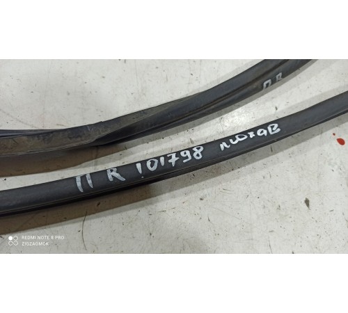 Уплотнитель двери(передний правый)