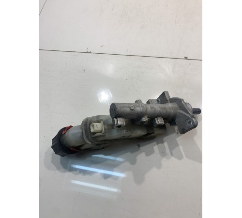 Бачок главного тормозного цилиндра (в сборе)