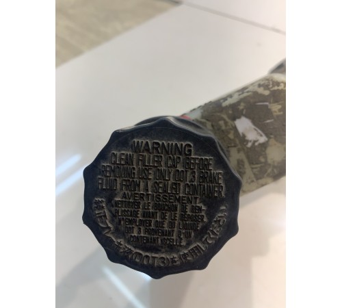 Бачок главного тормозного цилиндра (в сборе)