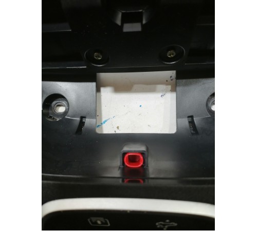 Плафон подсветки салона передний