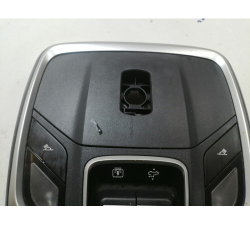 Плафон подсветки салона передний