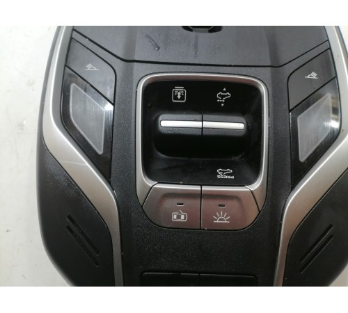 Плафон подсветки салона передний