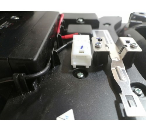 Плафон подсветки салона передний