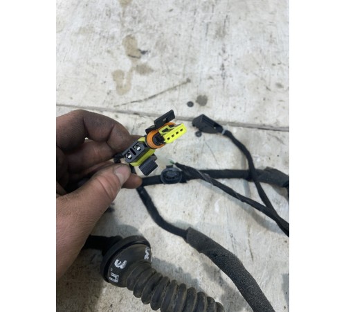 Электропроводка двери задней правой