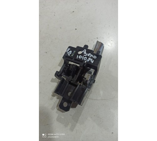 Ручка двери (задняя правая внутренняя)